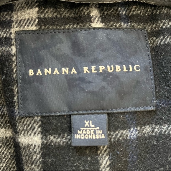 Banana Republic Trench Coat - Picture 3 of 3
